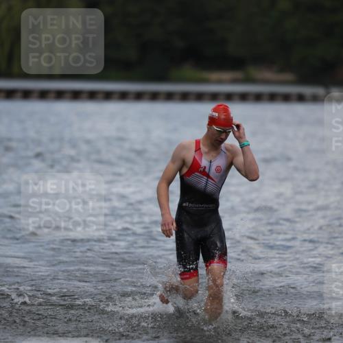 14.09.2025 - Stadtparktriathlon Michael Strokosch http://msf.ph/oto/8876390 14.09.2025 13:17:11 Schwimmen 1604, 1612 meine-sportfotos.de