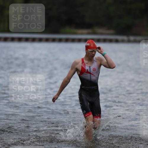 14.09.2025 - Stadtparktriathlon Michael Strokosch http://msf.ph/oto/8876395 14.09.2025 13:17:11 Schwimmen 1604, 1612 meine-sportfotos.de