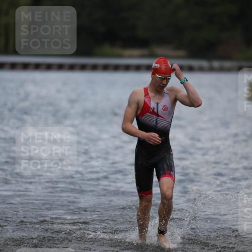 14.09.2025 - Stadtparktriathlon Michael Strokosch http://msf.ph/oto/8876396 14.09.2025 13:17:12 Schwimmen 1604, 1612 meine-sportfotos.de