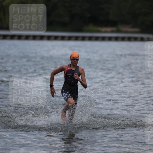 14.09.2025 - Stadtparktriathlon Michael Strokosch http://msf.ph/oto/8876401 14.09.2025 13:17:20 Schwimmen 1564, 1612, 1614 meine-sportfotos.de