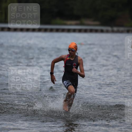 14.09.2025 - Stadtparktriathlon Michael Strokosch http://msf.ph/oto/8876405 14.09.2025 13:17:20 Schwimmen 1564, 1612, 1614 meine-sportfotos.de