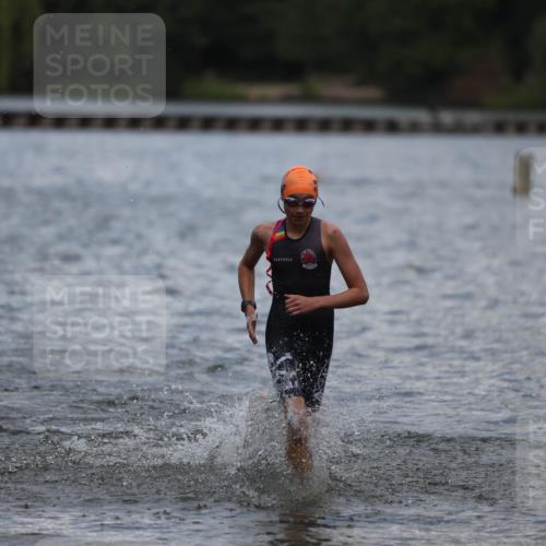 14.09.2025 - Stadtparktriathlon Michael Strokosch http://msf.ph/oto/8876407 14.09.2025 13:17:21 Schwimmen 1564, 1612, 1614 meine-sportfotos.de