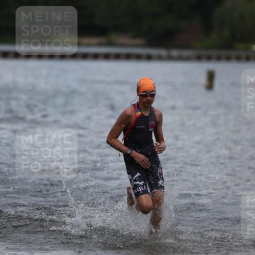 14.09.2025 - Stadtparktriathlon Michael Strokosch http://msf.ph/oto/8876410 14.09.2025 13:17:21 Schwimmen 1564, 1612, 1614 meine-sportfotos.de