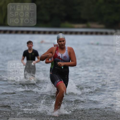 14.09.2025 - Stadtparktriathlon Michael Strokosch http://msf.ph/oto/8876462 14.09.2025 13:17:31 Schwimmen 1564, 1574, 1577, 1599, 1610, 1617 meine-sportfotos.de