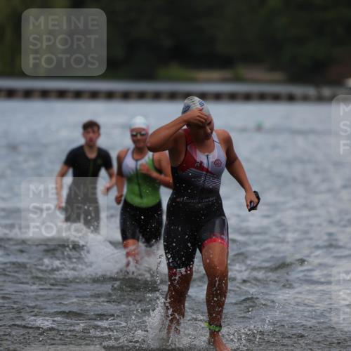 14.09.2025 - Stadtparktriathlon Michael Strokosch http://msf.ph/oto/8876465 14.09.2025 13:17:31 Schwimmen 1564, 1574, 1577, 1599, 1610, 1617 meine-sportfotos.de