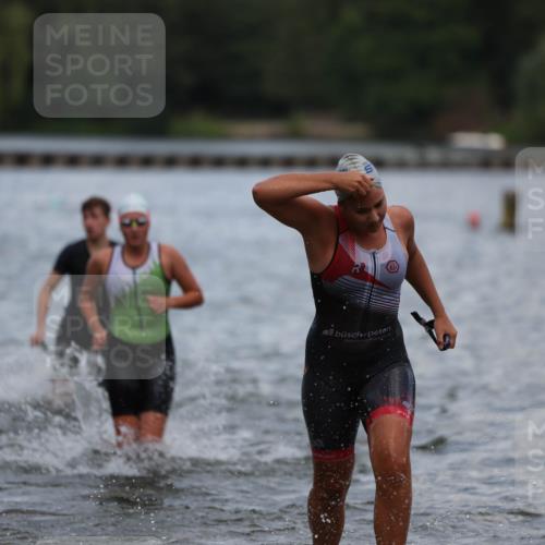 14.09.2025 - Stadtparktriathlon Michael Strokosch http://msf.ph/oto/8876472 14.09.2025 13:17:32 Schwimmen 1564, 1574, 1577, 1599, 1606, 1610, 1617 meine-sportfotos.de