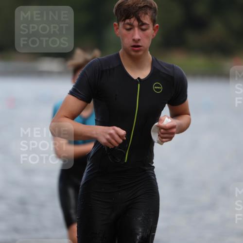 14.09.2025 - Stadtparktriathlon Michael Strokosch http://msf.ph/oto/8876510 14.09.2025 13:17:39 Schwimmen 1577, 1599, 1606, 1610, 1615, 1617 meine-sportfotos.de