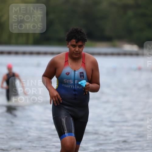 14.09.2025 - Stadtparktriathlon Michael Strokosch http://msf.ph/oto/8876527 14.09.2025 13:17:43 Schwimmen 1563, 1570, 1584, 1599, 1606, 1610, 1615, 1617 meine-sportfotos.de