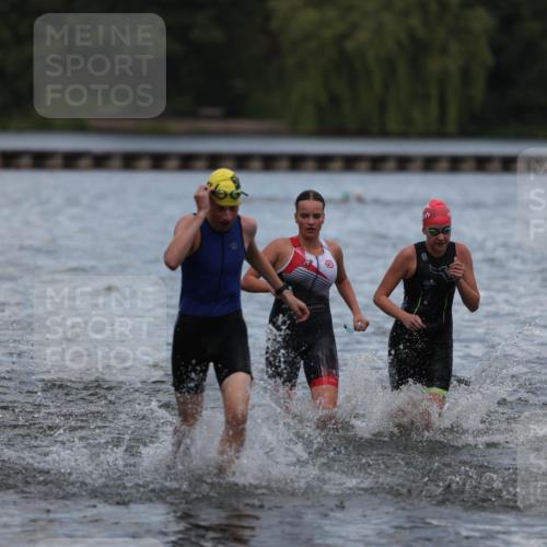 14.09.2025 - Stadtparktriathlon Michael Strokosch http://msf.ph/oto/8876542 14.09.2025 13:17:49 Schwimmen 1563, 1570, 1584, 1615 meine-sportfotos.de