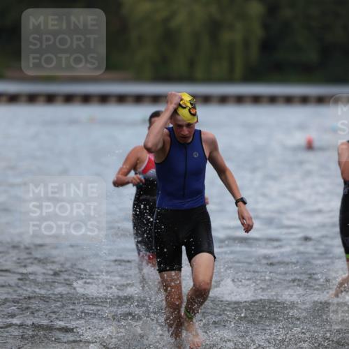 14.09.2025 - Stadtparktriathlon Michael Strokosch http://msf.ph/oto/8876549 14.09.2025 13:17:50 Schwimmen 1549, 1563, 1570, 1584, 1615 meine-sportfotos.de