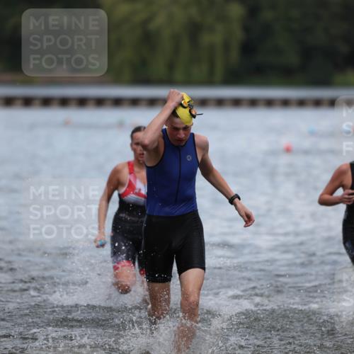 14.09.2025 - Stadtparktriathlon Michael Strokosch http://msf.ph/oto/8876551 14.09.2025 13:17:51 Schwimmen 1549, 1563, 1570, 1584 meine-sportfotos.de