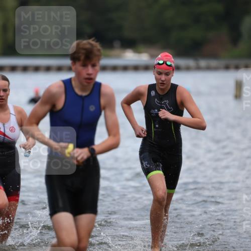 14.09.2025 - Stadtparktriathlon Michael Strokosch http://msf.ph/oto/8876559 14.09.2025 13:17:52 Schwimmen 1549, 1563, 1570, 1584 meine-sportfotos.de