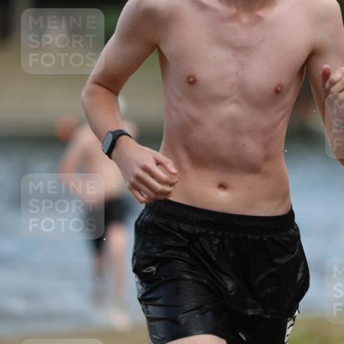 14.09.2025 - Stadtparktriathlon Michael Strokosch http://msf.ph/oto/8876575 14.09.2025 13:18:04 Schwimmen 1549, 1553 meine-sportfotos.de