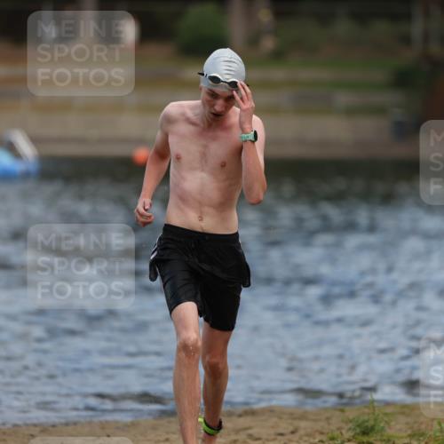 14.09.2025 - Stadtparktriathlon Michael Strokosch http://msf.ph/oto/8876583 14.09.2025 13:18:06 Schwimmen 1549, 1553 meine-sportfotos.de