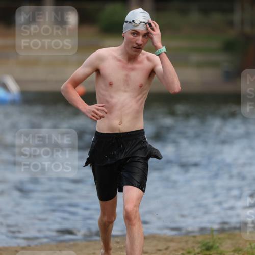14.09.2025 - Stadtparktriathlon Michael Strokosch http://msf.ph/oto/8876587 14.09.2025 13:18:06 Schwimmen 1549, 1553 meine-sportfotos.de