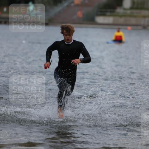 14.09.2025 - Stadtparktriathlon Michael Strokosch http://msf.ph/oto/8876593 14.09.2025 13:18:19 Schwimmen 1561 meine-sportfotos.de