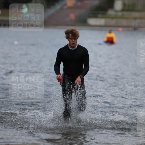 14.09.2025 - Stadtparktriathlon Michael Strokosch http://msf.ph/oto/8876595 14.09.2025 13:18:19 Schwimmen 1561 meine-sportfotos.de