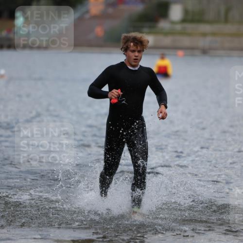 14.09.2025 - Stadtparktriathlon Michael Strokosch http://msf.ph/oto/8876596 14.09.2025 13:18:19 Schwimmen 1561 meine-sportfotos.de