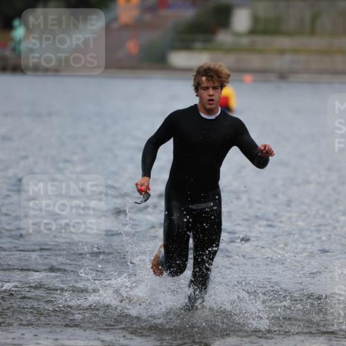 14.09.2025 - Stadtparktriathlon Michael Strokosch http://msf.ph/oto/8876598 14.09.2025 13:18:20 Schwimmen 1561 meine-sportfotos.de