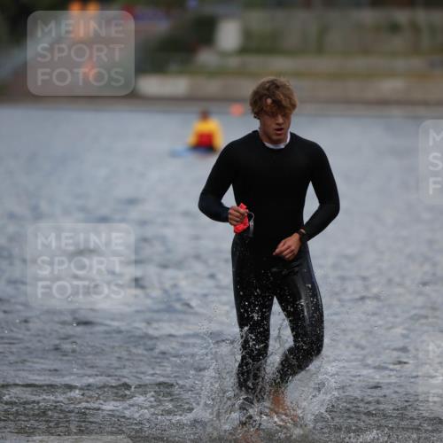 14.09.2025 - Stadtparktriathlon Michael Strokosch http://msf.ph/oto/8876601 14.09.2025 13:18:20 Schwimmen 1561 meine-sportfotos.de