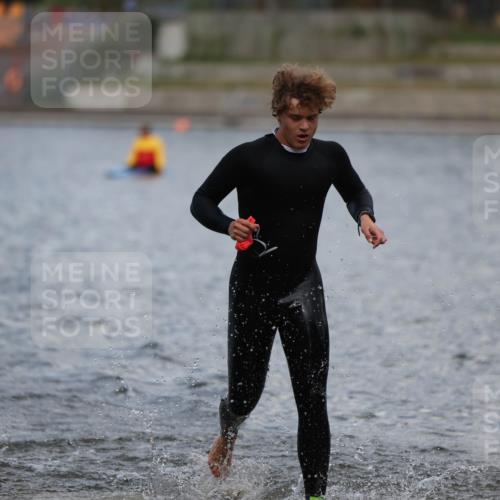 14.09.2025 - Stadtparktriathlon Michael Strokosch http://msf.ph/oto/8876603 14.09.2025 13:18:20 Schwimmen 1561 meine-sportfotos.de
