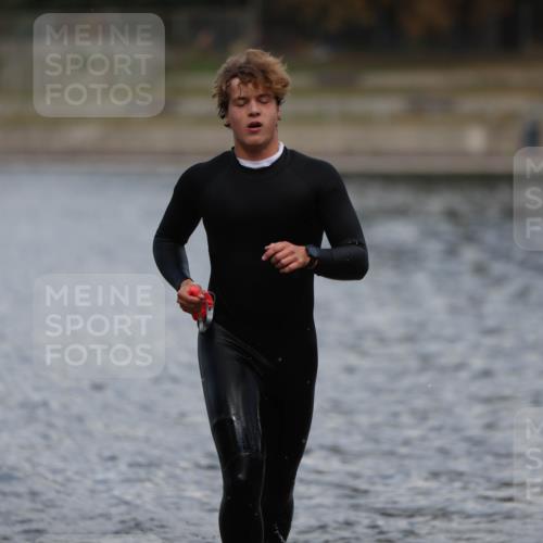 14.09.2025 - Stadtparktriathlon Michael Strokosch http://msf.ph/oto/8876610 14.09.2025 13:18:21 Schwimmen 1561 meine-sportfotos.de