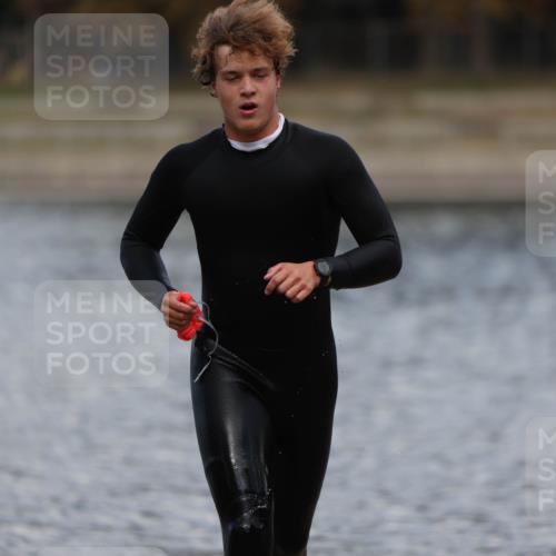 14.09.2025 - Stadtparktriathlon Michael Strokosch http://msf.ph/oto/8876613 14.09.2025 13:18:22 Schwimmen 1561 meine-sportfotos.de