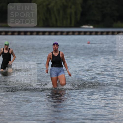 14.09.2025 - Stadtparktriathlon Michael Strokosch http://msf.ph/oto/8876626 14.09.2025 13:18:34 Schwimmen 1569, 1609 meine-sportfotos.de
