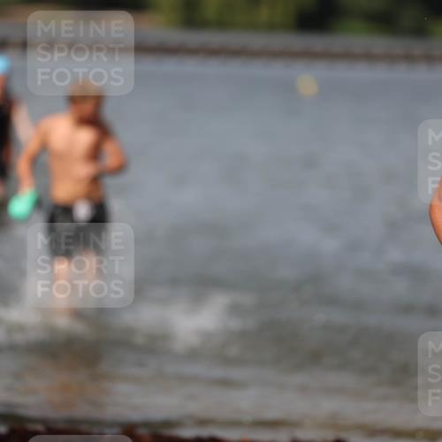14.09.2025 - Stadtparktriathlon Michael Strokosch http://msf.ph/oto/8876683 14.09.2025 13:19:47 Schwimmen 1568, 1583, 1593, 1597 meine-sportfotos.de