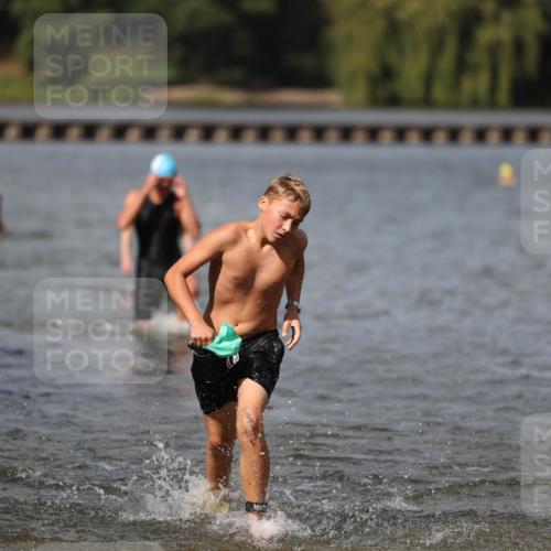14.09.2025 - Stadtparktriathlon Michael Strokosch http://msf.ph/oto/8876685 14.09.2025 13:19:48 Schwimmen 1568, 1583, 1593, 1597 meine-sportfotos.de