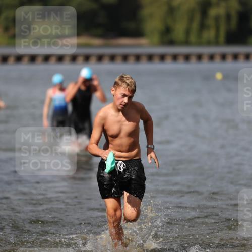 14.09.2025 - Stadtparktriathlon Michael Strokosch http://msf.ph/oto/8876688 14.09.2025 13:19:49 Schwimmen 1568, 1583, 1593, 1597 meine-sportfotos.de