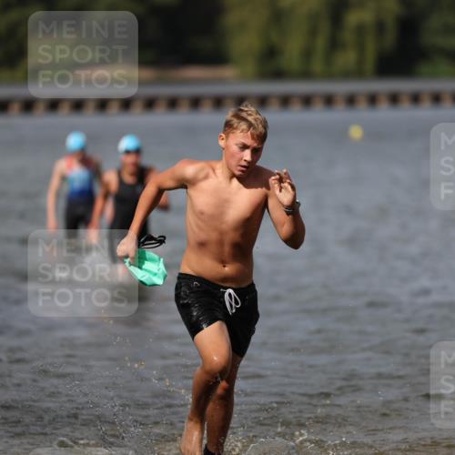 14.09.2025 - Stadtparktriathlon Michael Strokosch http://msf.ph/oto/8876690 14.09.2025 13:19:49 Schwimmen 1568, 1583, 1593, 1597 meine-sportfotos.de
