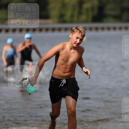 14.09.2025 - Stadtparktriathlon Michael Strokosch http://msf.ph/oto/8876693 14.09.2025 13:19:50 Schwimmen 1568, 1583, 1593, 1597 meine-sportfotos.de
