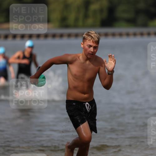 14.09.2025 - Stadtparktriathlon Michael Strokosch http://msf.ph/oto/8876695 14.09.2025 13:19:50 Schwimmen 1568, 1583, 1593, 1597 meine-sportfotos.de