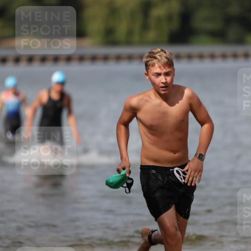 14.09.2025 - Stadtparktriathlon Michael Strokosch http://msf.ph/oto/8876696 14.09.2025 13:19:50 Schwimmen 1568, 1583, 1593, 1597 meine-sportfotos.de