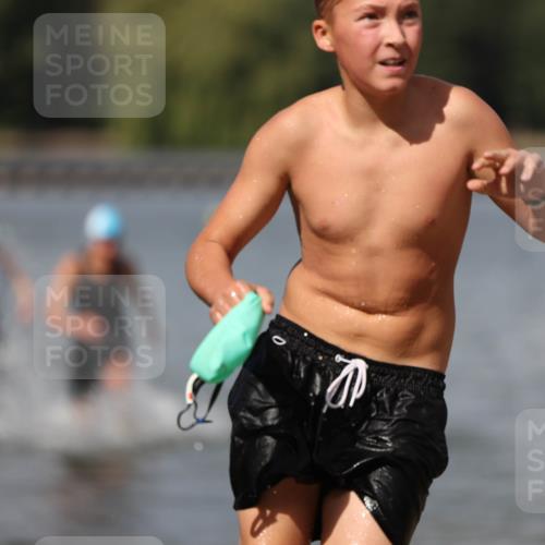 14.09.2025 - Stadtparktriathlon Michael Strokosch http://msf.ph/oto/8876698 14.09.2025 13:19:52 Schwimmen 1583, 1586, 1597 meine-sportfotos.de