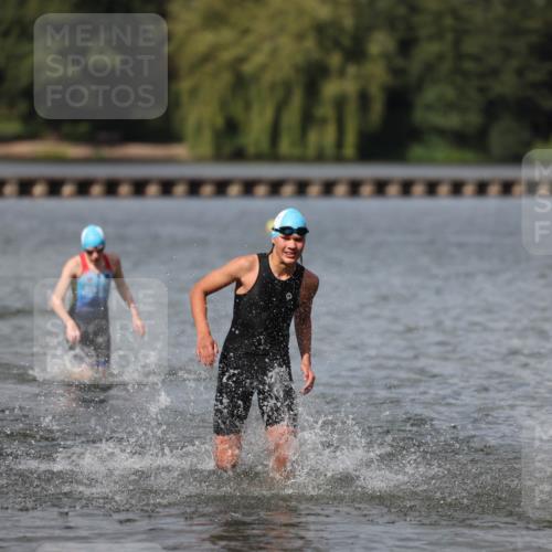 14.09.2025 - Stadtparktriathlon Michael Strokosch http://msf.ph/oto/8876699 14.09.2025 13:19:53 Schwimmen 1583, 1586, 1597 meine-sportfotos.de