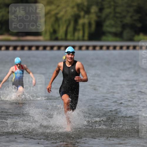14.09.2025 - Stadtparktriathlon Michael Strokosch http://msf.ph/oto/8876700 14.09.2025 13:19:53 Schwimmen 1583, 1586, 1597 meine-sportfotos.de