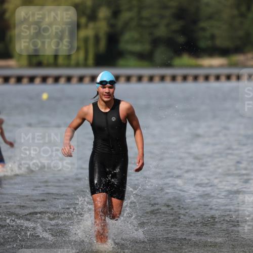 14.09.2025 - Stadtparktriathlon Michael Strokosch http://msf.ph/oto/8876707 14.09.2025 13:19:54 Schwimmen 1583, 1586, 1597 meine-sportfotos.de