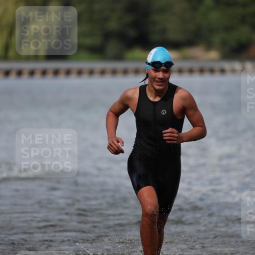 14.09.2025 - Stadtparktriathlon Michael Strokosch http://msf.ph/oto/8876715 14.09.2025 13:19:55 Schwimmen 1583, 1586, 1597 meine-sportfotos.de