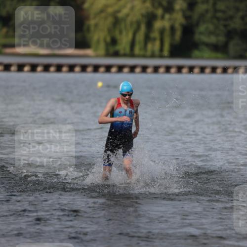 14.09.2025 - Stadtparktriathlon Michael Strokosch http://msf.ph/oto/8876718 14.09.2025 13:19:57 Schwimmen 1586, 1589, 1597 meine-sportfotos.de