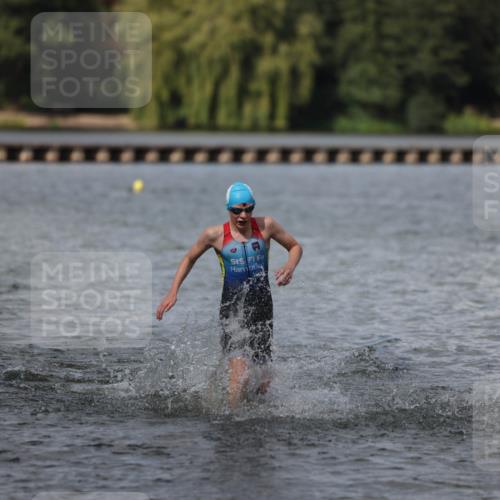 14.09.2025 - Stadtparktriathlon Michael Strokosch http://msf.ph/oto/8876721 14.09.2025 13:19:57 Schwimmen 1586, 1589, 1597 meine-sportfotos.de