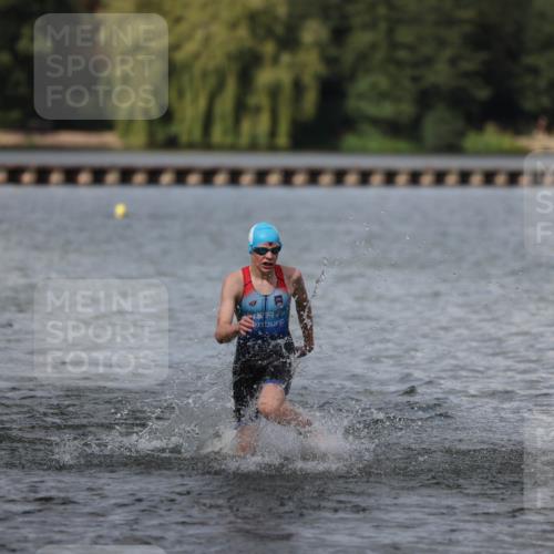 14.09.2025 - Stadtparktriathlon Michael Strokosch http://msf.ph/oto/8876723 14.09.2025 13:19:57 Schwimmen 1586, 1589, 1597 meine-sportfotos.de