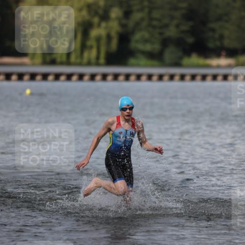 14.09.2025 - Stadtparktriathlon Michael Strokosch http://msf.ph/oto/8876726 14.09.2025 13:19:58 Schwimmen 1586, 1589, 1597 meine-sportfotos.de