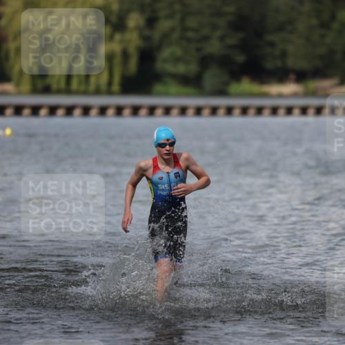 14.09.2025 - Stadtparktriathlon Michael Strokosch http://msf.ph/oto/8876728 14.09.2025 13:19:58 Schwimmen 1586, 1589, 1597 meine-sportfotos.de