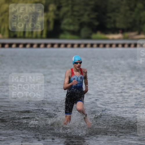 14.09.2025 - Stadtparktriathlon Michael Strokosch http://msf.ph/oto/8876730 14.09.2025 13:19:58 Schwimmen 1586, 1589, 1597 meine-sportfotos.de