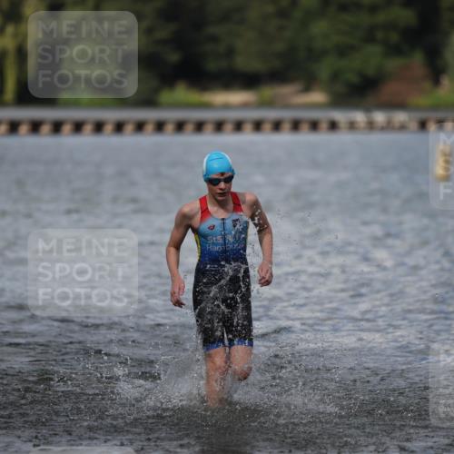 14.09.2025 - Stadtparktriathlon Michael Strokosch http://msf.ph/oto/8876734 14.09.2025 13:19:59 Schwimmen 1586, 1589, 1597 meine-sportfotos.de