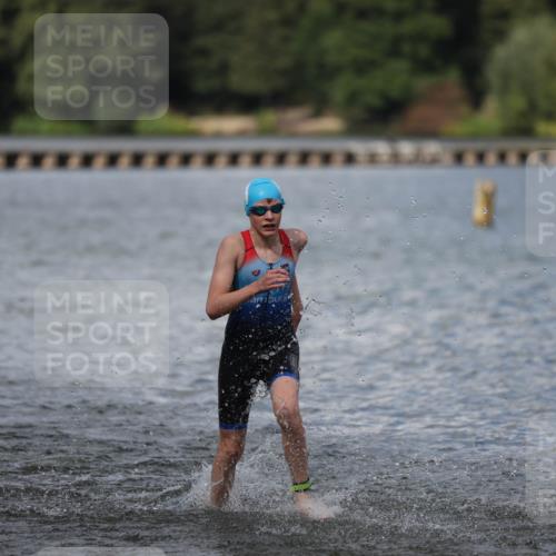 14.09.2025 - Stadtparktriathlon Michael Strokosch http://msf.ph/oto/8876736 14.09.2025 13:19:59 Schwimmen 1586, 1589, 1597 meine-sportfotos.de