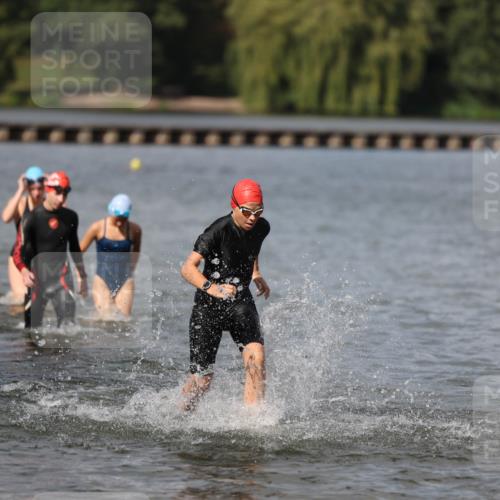 14.09.2025 - Stadtparktriathlon Michael Strokosch http://msf.ph/oto/8876746 14.09.2025 13:20:04 Schwimmen 1586, 1589, 1591 meine-sportfotos.de