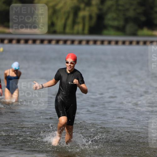 14.09.2025 - Stadtparktriathlon Michael Strokosch http://msf.ph/oto/8876753 14.09.2025 13:20:06 Schwimmen 1573, 1586, 1589, 1591 meine-sportfotos.de